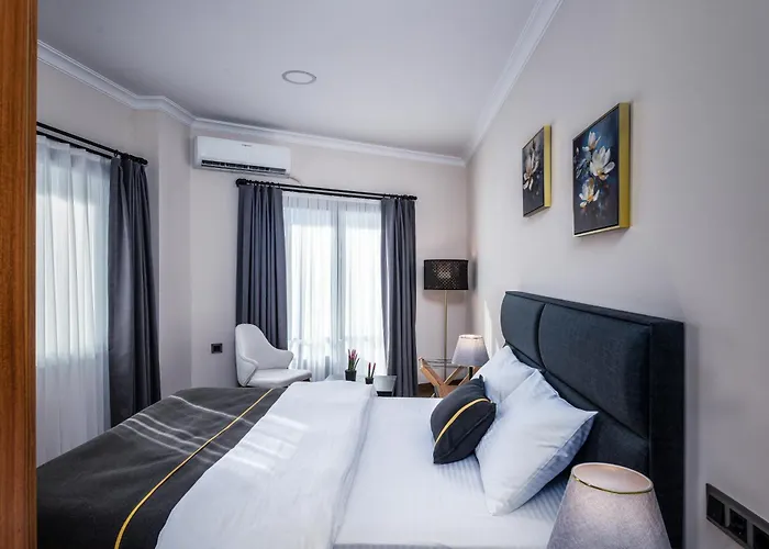 Hotel Sh Business *