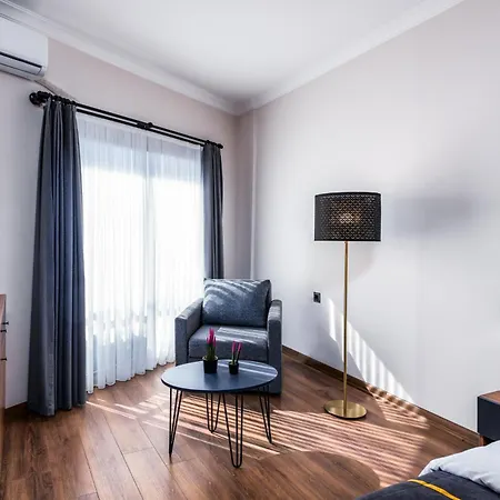 Sh Business Hotel *